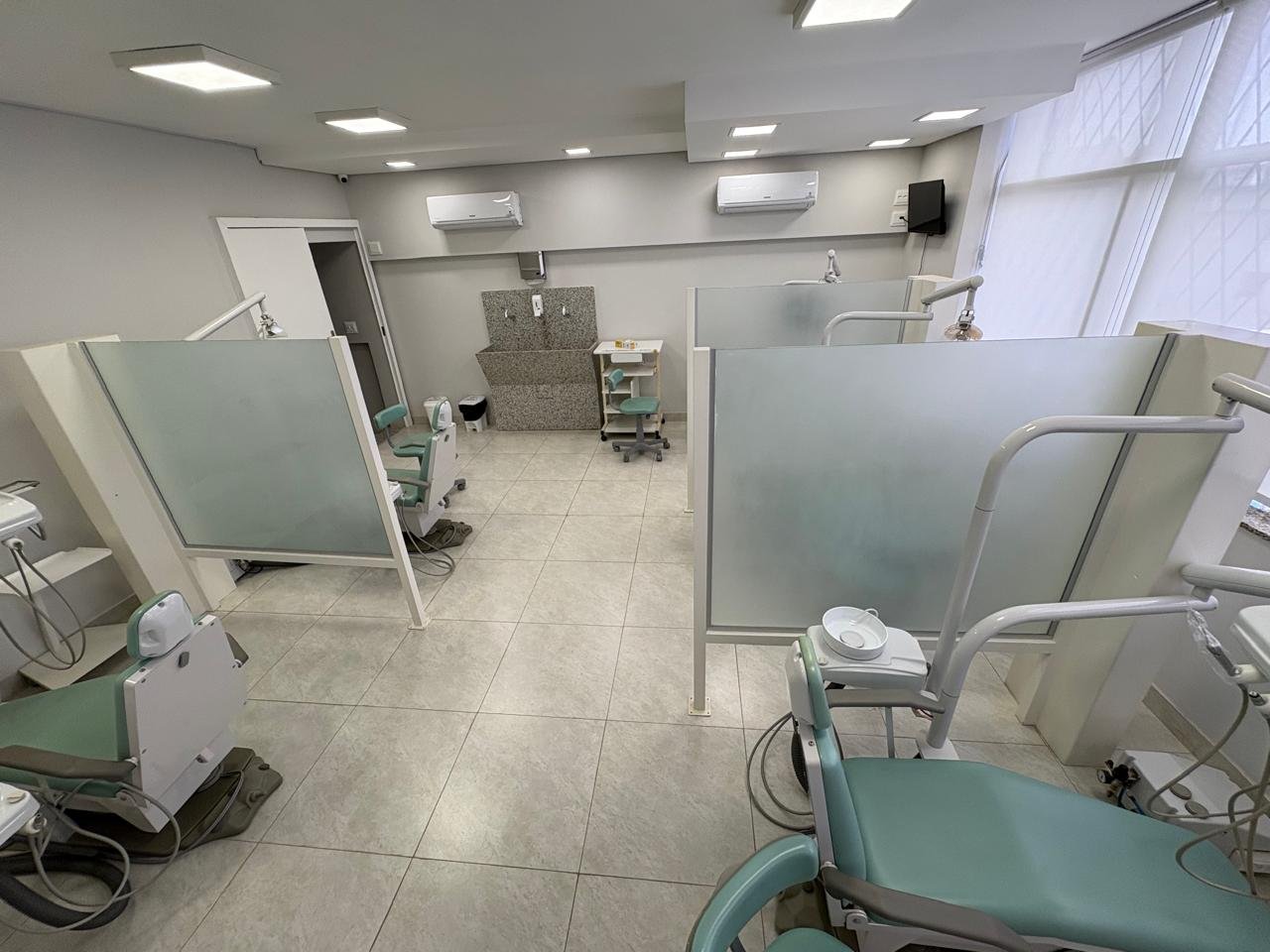 CONJUNTO DE SALAS EM EDIFÍCIO DE ALTO PADRÃO NO CORAÇÃO DA REGIÃO HOSPITALAR 15