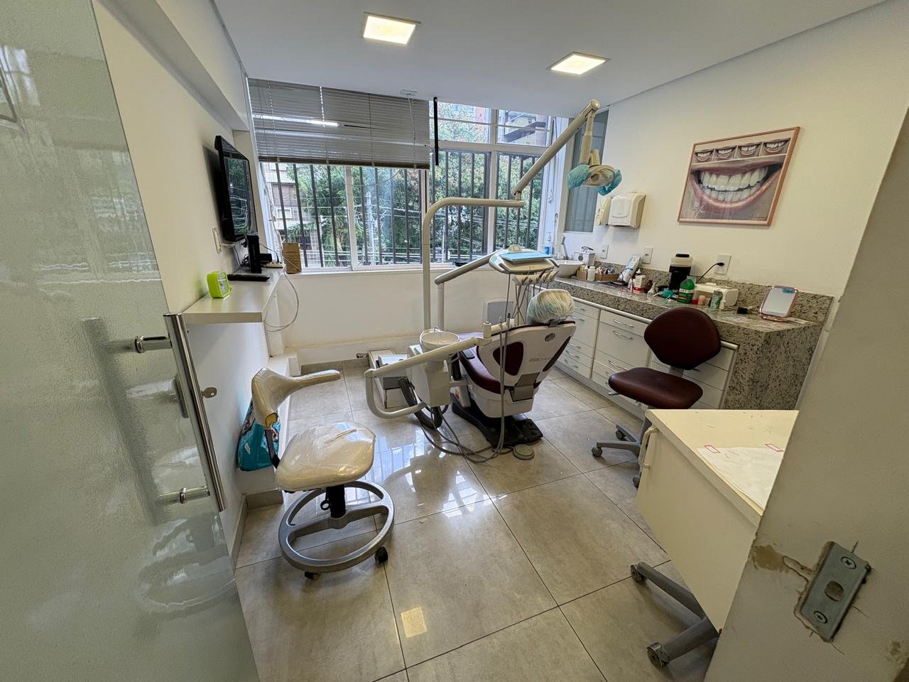 CONJUNTO DE SALAS EM EDIFÍCIO DE ALTO PADRÃO NO CORAÇÃO DA REGIÃO HOSPITALAR 16