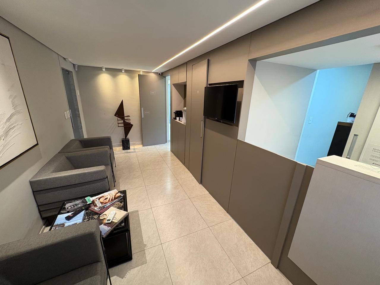 CONJUNTO DE SALAS EM EDIFÍCIO DE ALTO PADRÃO NO CORAÇÃO DA REGIÃO HOSPITALAR 21