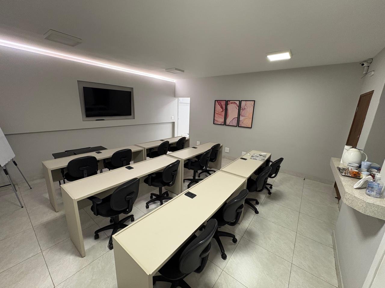 CONJUNTO DE SALAS EM EDIFÍCIO DE ALTO PADRÃO NO CORAÇÃO DA REGIÃO HOSPITALAR 27