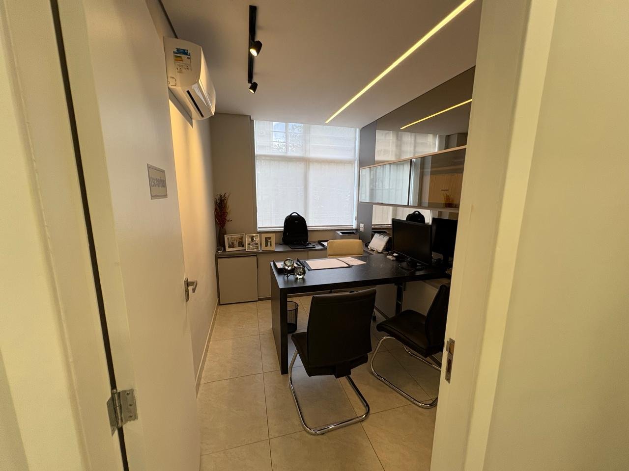 CONJUNTO DE SALAS EM EDIFÍCIO DE ALTO PADRÃO NO CORAÇÃO DA REGIÃO HOSPITALAR 5