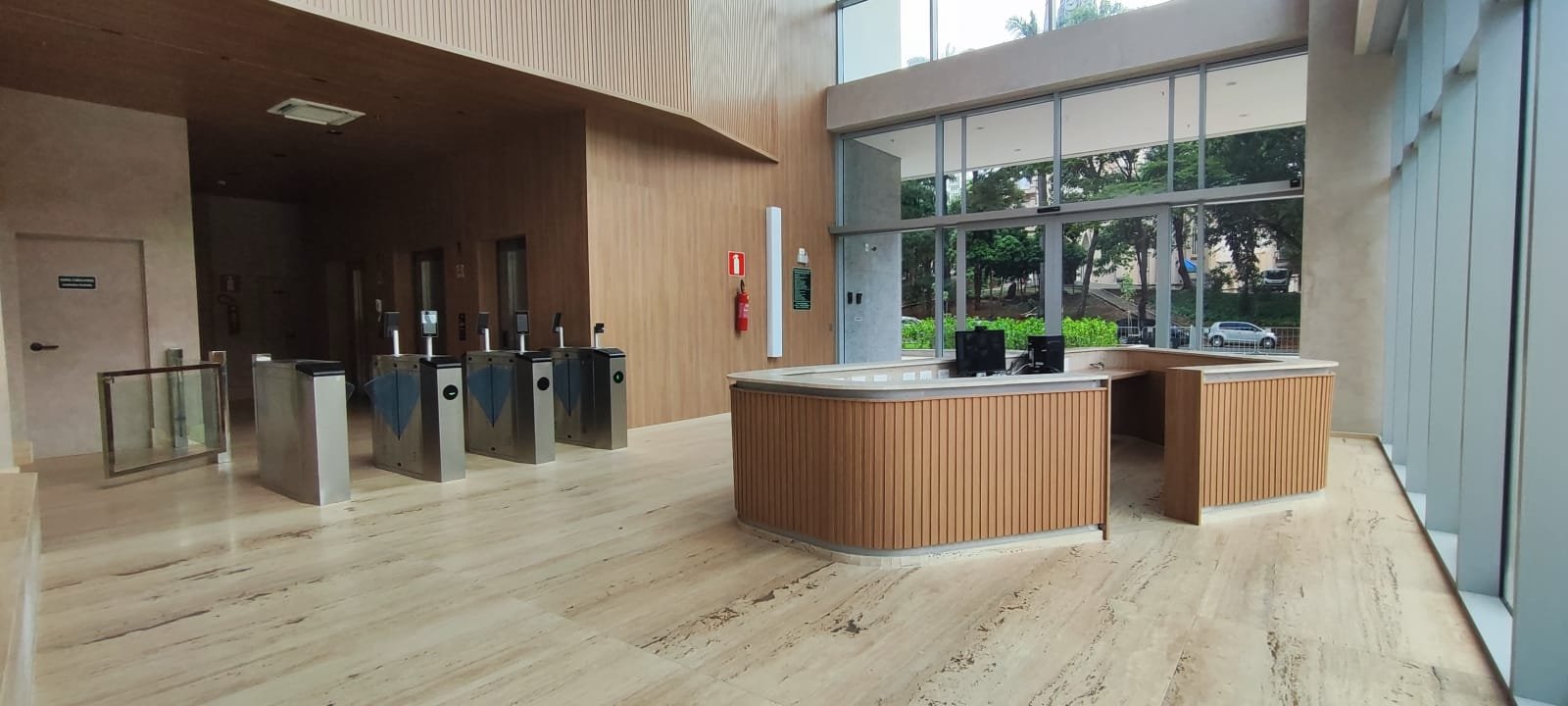 Revenda Imóveis MG - Salas Comerciais - HISTORY CORPORATE Funcionários - (12)