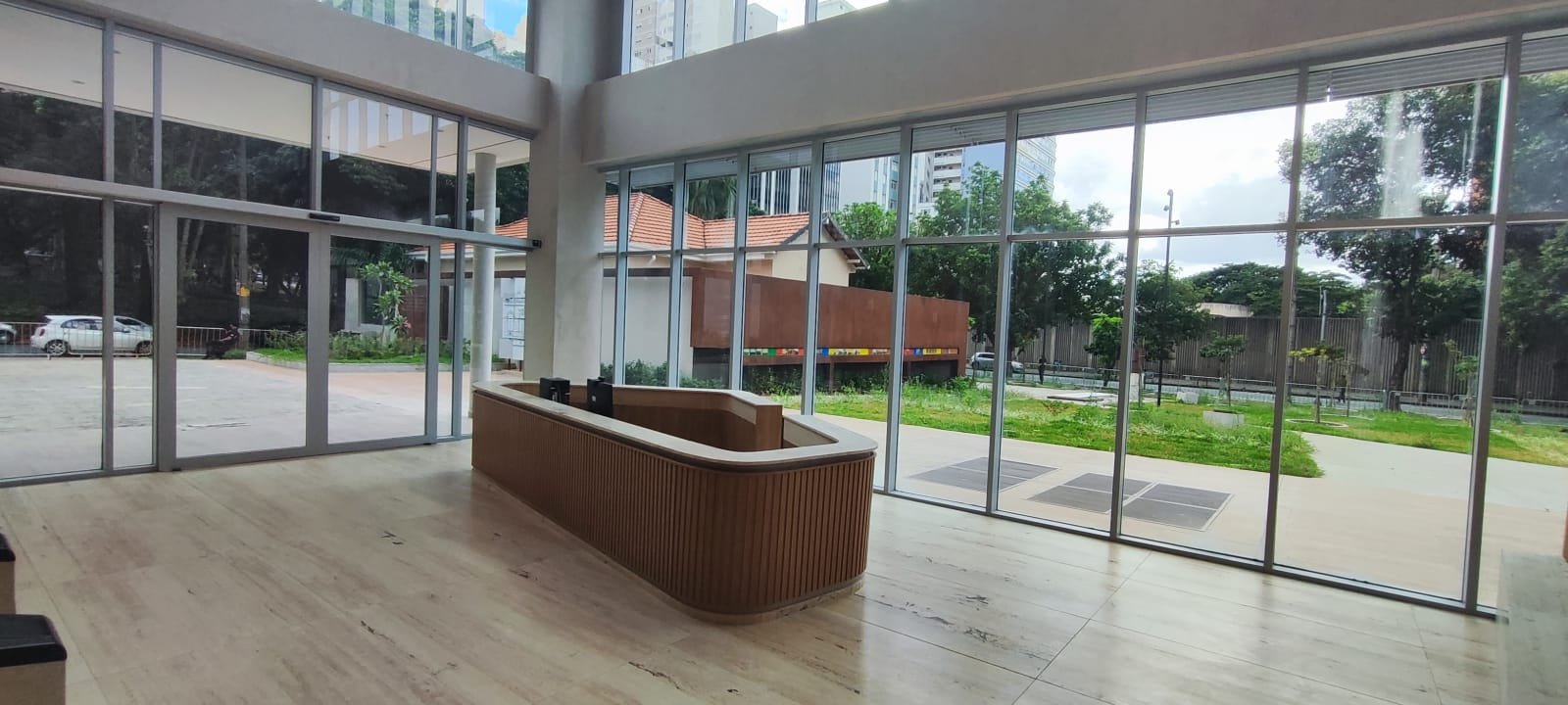 Revenda Imóveis MG - Salas Comerciais - HISTORY CORPORATE Funcionários - (14)