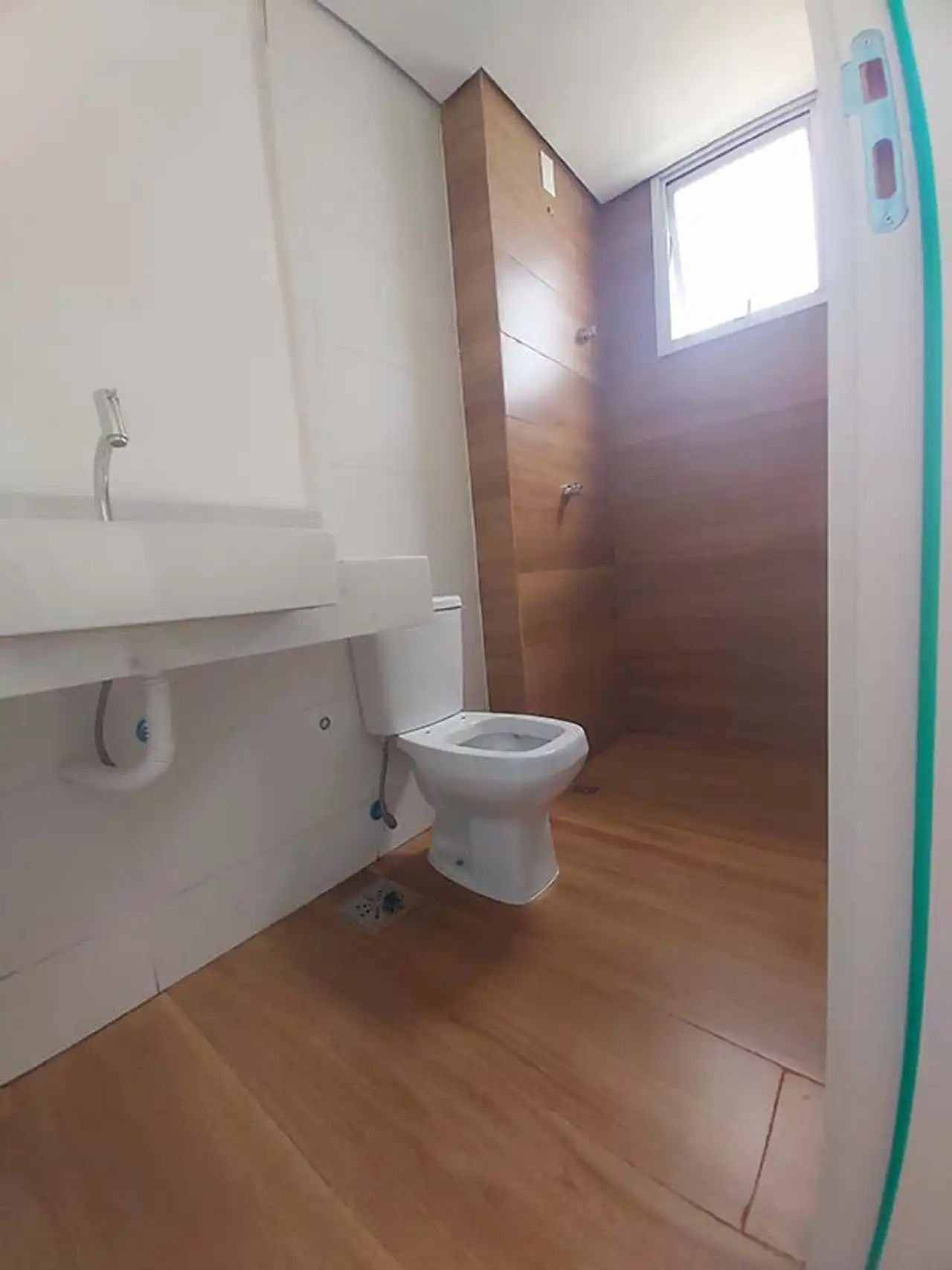 Revenda Imoveis MG - Apartamentos de 2 e 3 Quartos no Sagrada Familia - Vistas - Banheiro