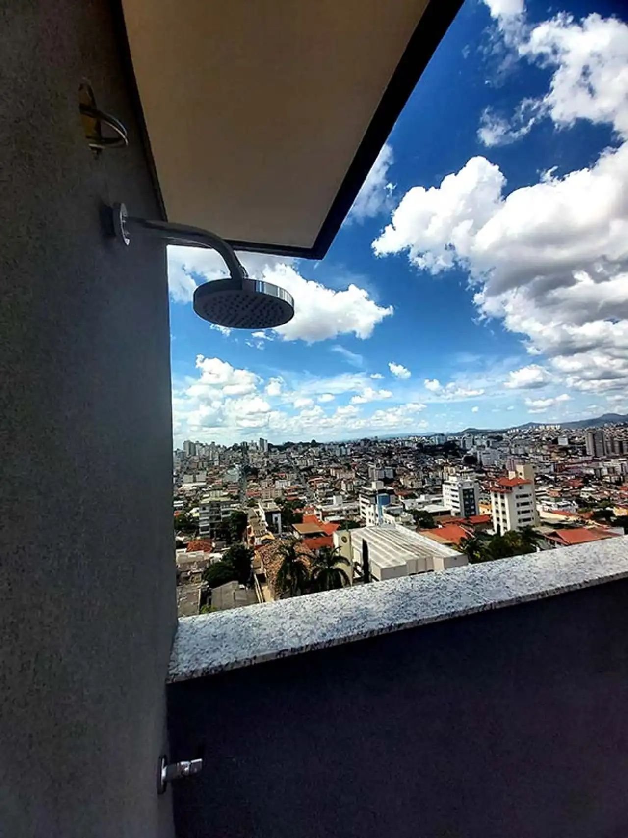 Revenda Imoveis MG - Apartamentos de 2 e 3 Quartos no Sagrada Familia - Vistas - Chuveiro_do_terraco