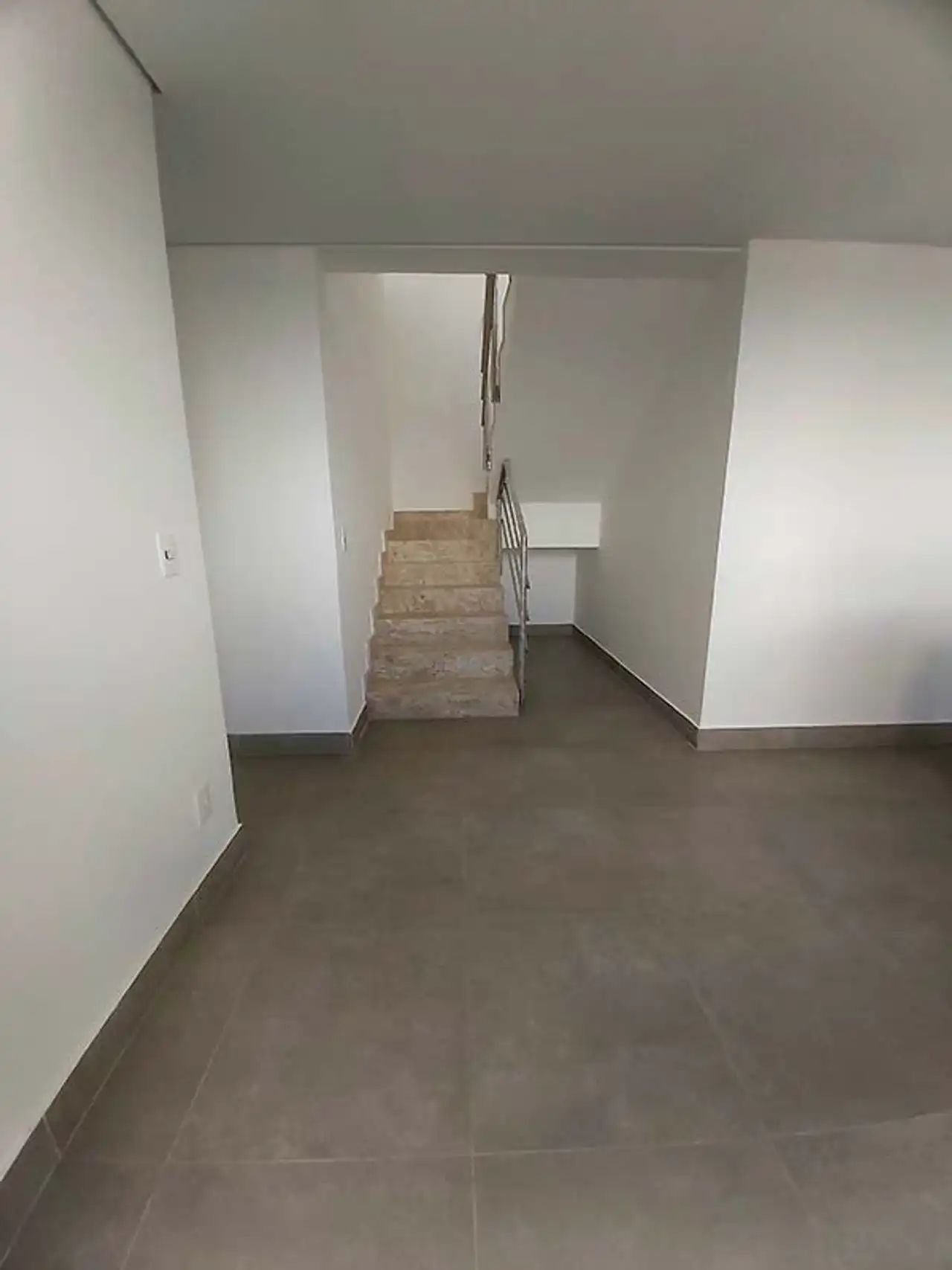 Revenda Imoveis MG - Apartamentos de 2 e 3 Quartos no Sagrada Familia - Vistas - Escada(2)