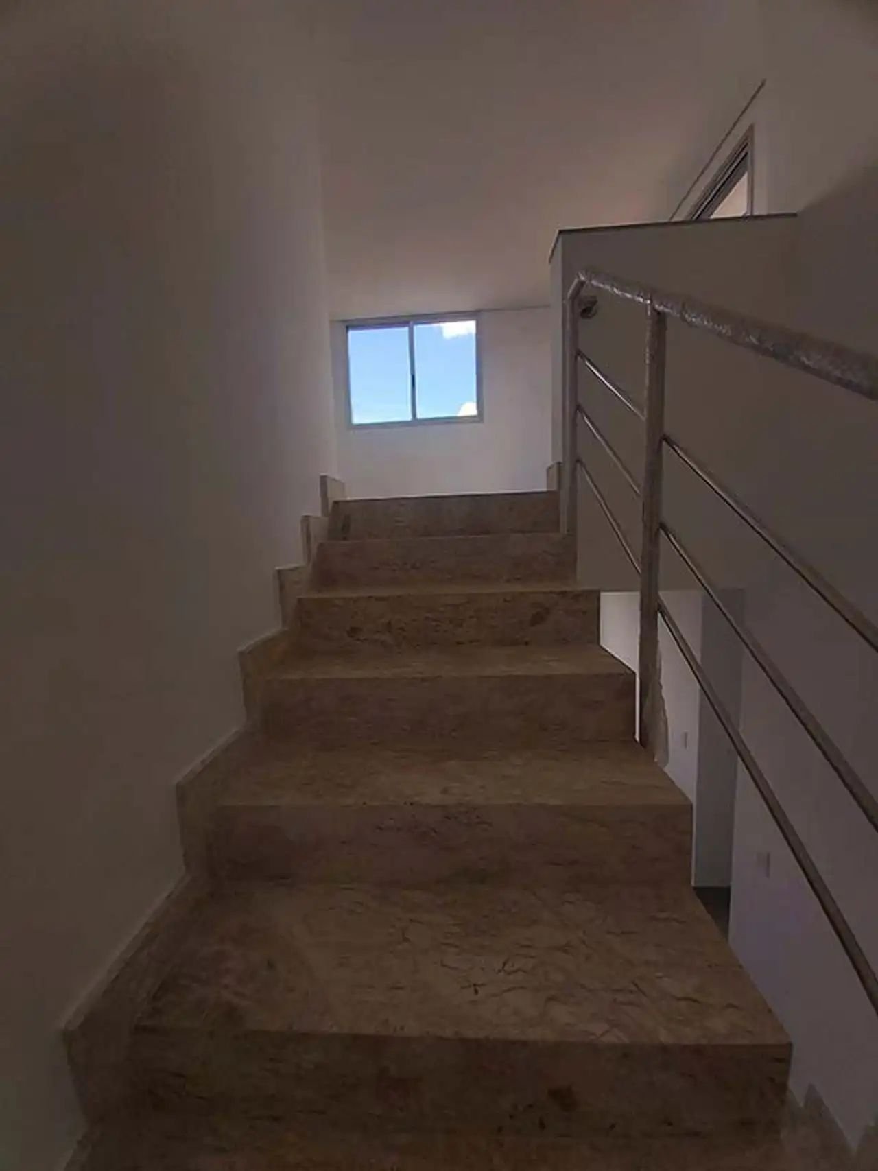 Revenda Imoveis MG - Apartamentos de 2 e 3 Quartos no Sagrada Familia - Vistas - Escada(3)