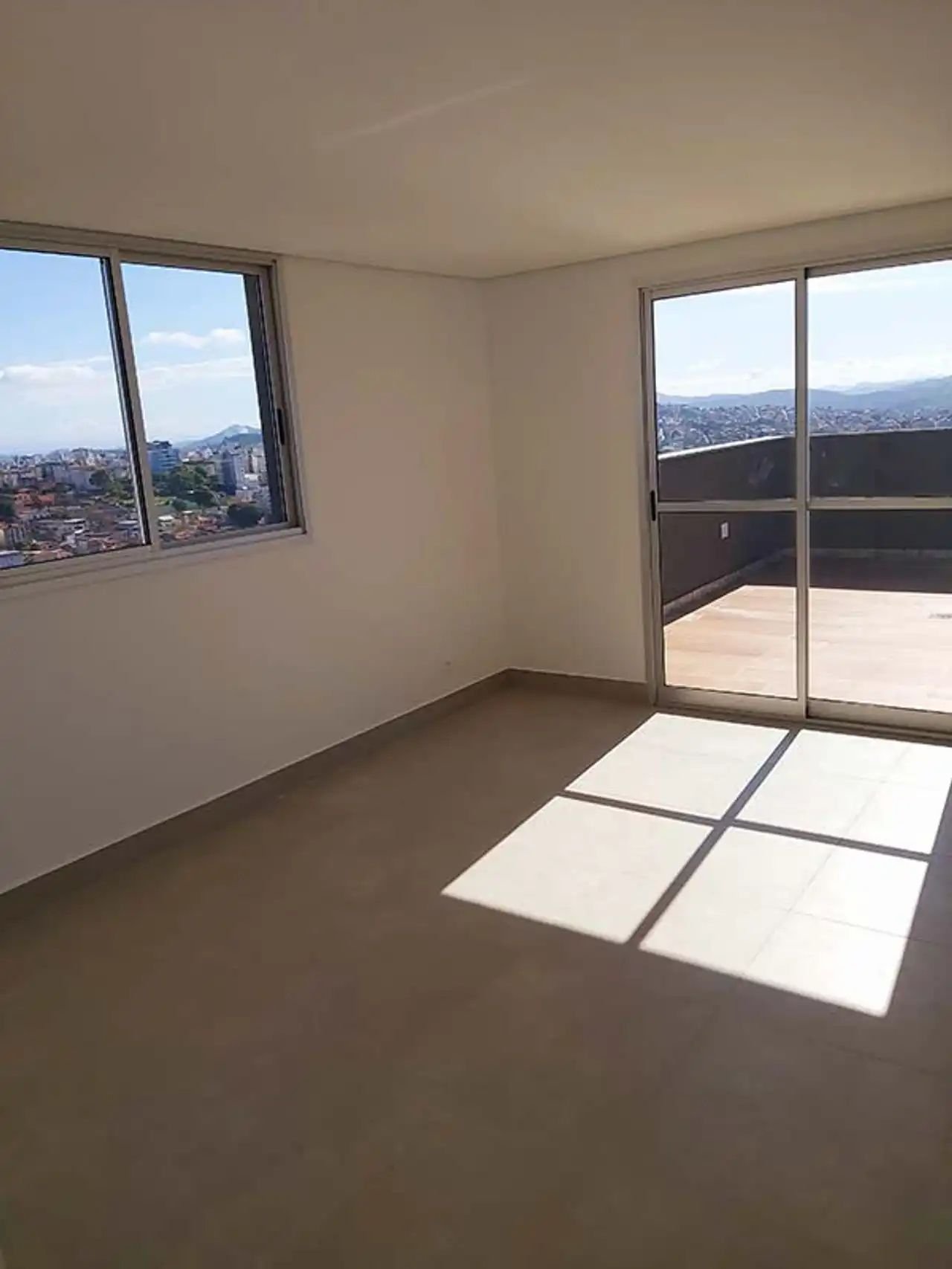 Revenda Imoveis MG - Apartamentos de 2 e 3 Quartos no Sagrada Familia - Vistas - Sala_intima_cobertura(3)