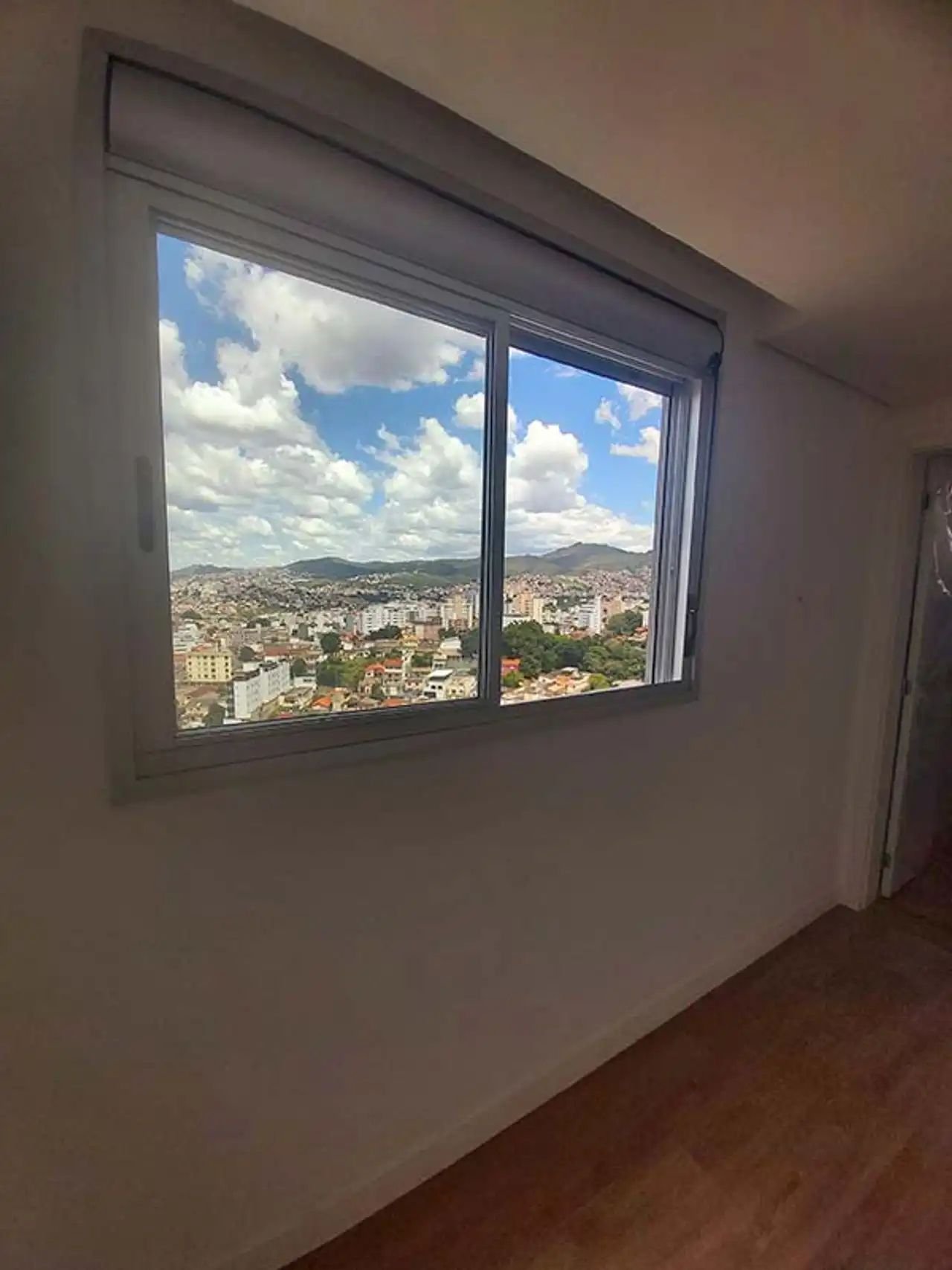 Revenda Imoveis MG - Apartamentos de 2 e 3 Quartos no Sagrada Familia - Vistas - Vista_do_quarto